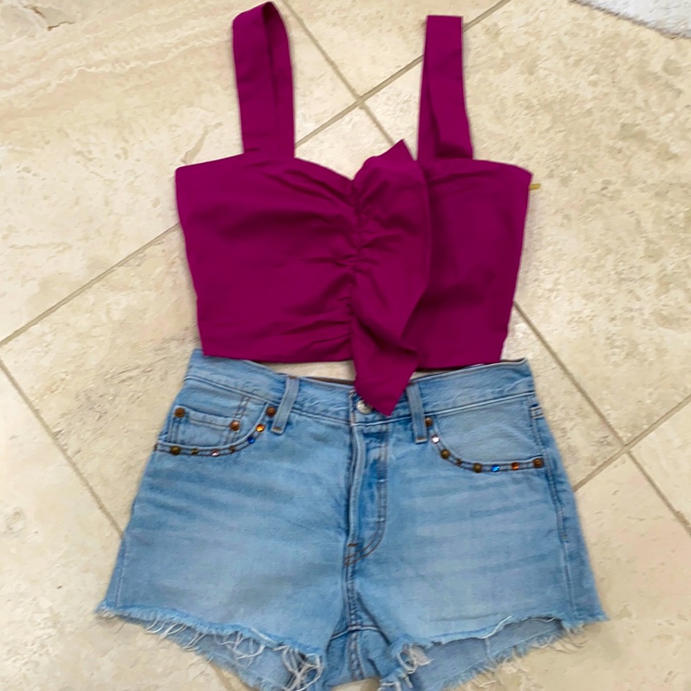 Levi’s short and crop top